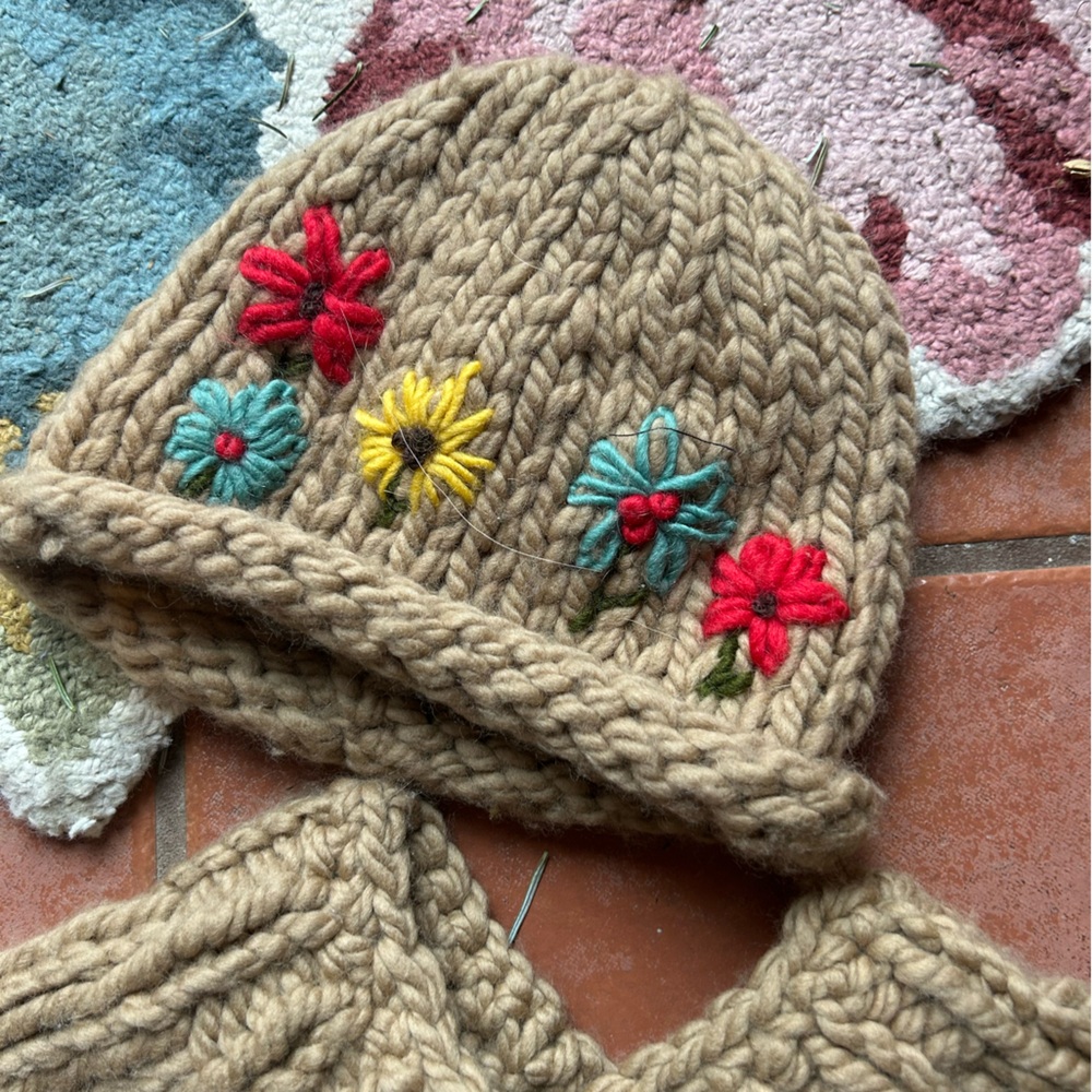 Handmade Knit Scarf and Hat Set with Floral Embroidery flowers - Picture 10 of 14